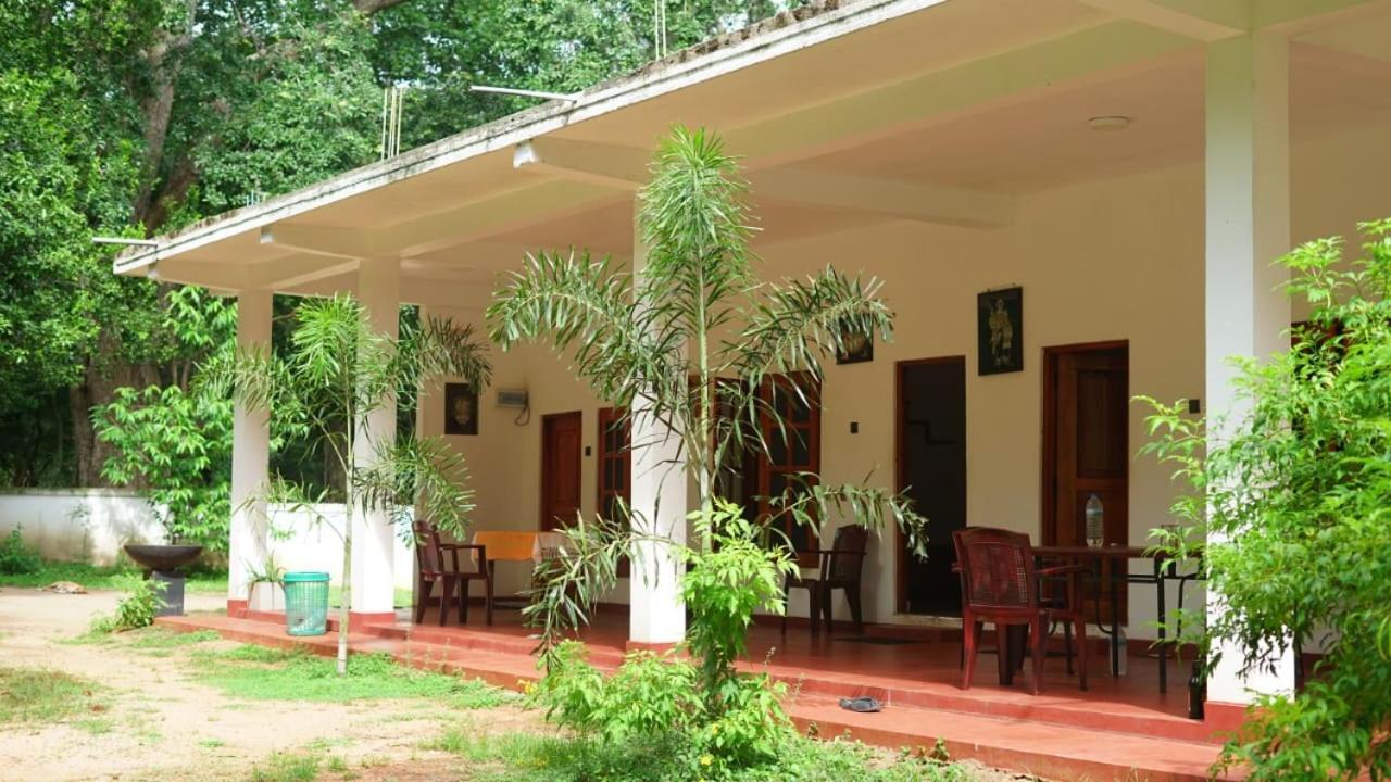 Punkalasa tourist lodge Anurâdhapura Extérieur photo
